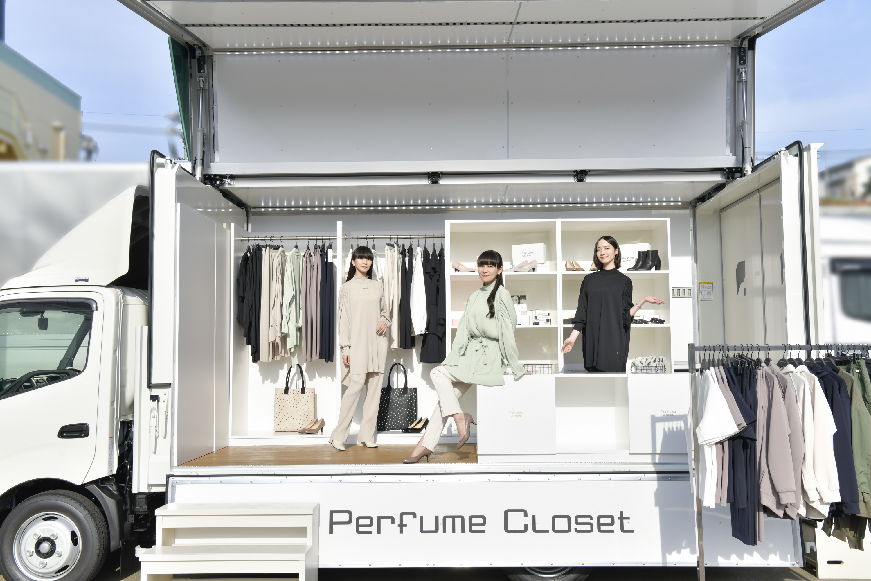 Perfumeのファッションプロジェクトに「トラック型店舗」が登場