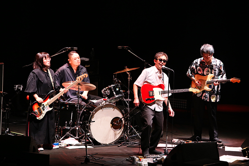 ZAZEN BOYS、いつも通りの自然体で日本武道館に極上サウンドを