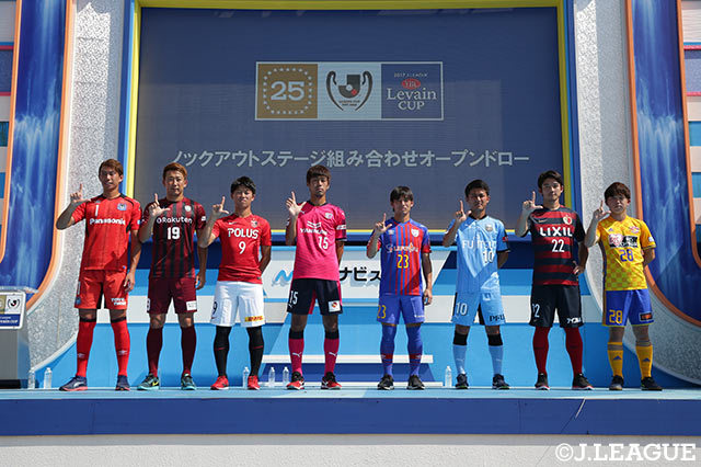 各チームから選手が登場しオープンドロー（組み合わせ）が行われた (c)J.LEAGUE