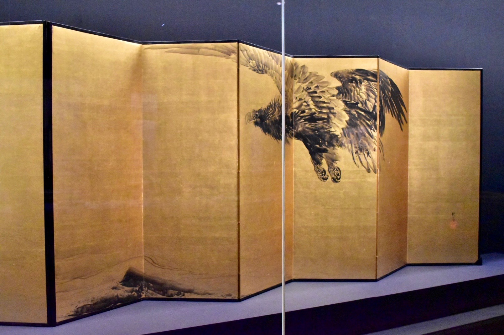 猛鷲波濤図屏風（右隻） 明治36年（1903）