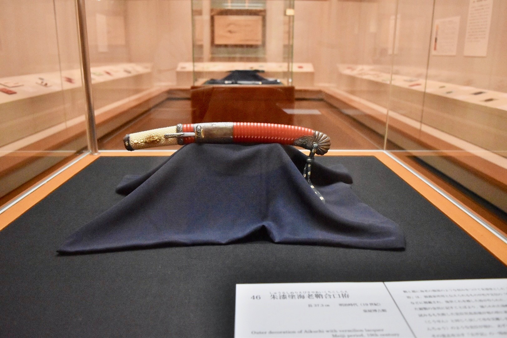 朱漆塗海老鞘合口拵 明治時代 泉屋博古館