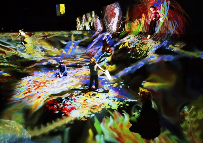 グラフィティネイチャー - 山と谷 / Graffiti Nature - Mountains and Valleys teamLab, 2016-, Interactive Digital Installation