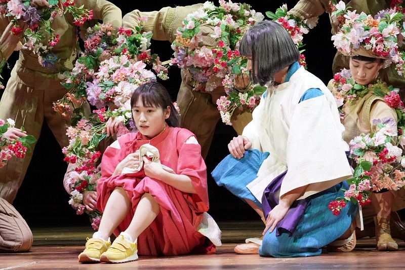 舞台『千と千尋の神隠し』舞台写真（2024年 ロンドン公演より）
