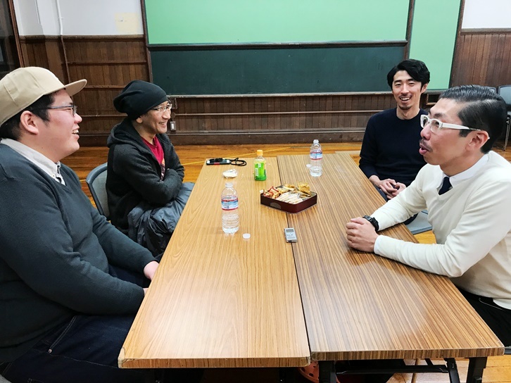 （左から）満腹満、川下大洋、村角ダイチ、ボブ・マーサム