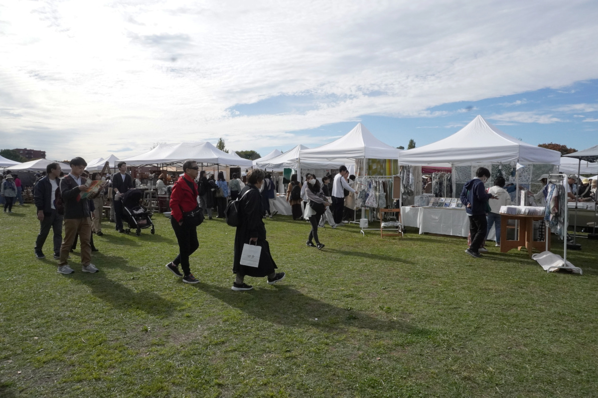 『東京蚤の市’25 AUTUMN』会場風景より