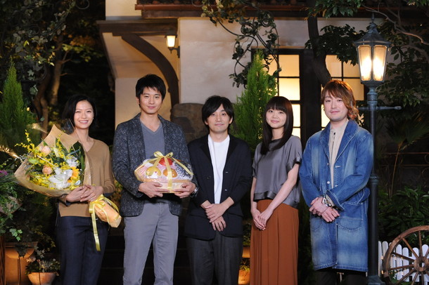 左から榮倉奈々、向井理 、水野良樹、吉岡聖恵、山下穂尊。（写真提供：テレビ朝日）