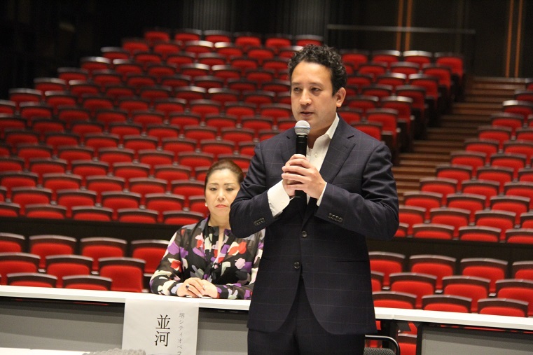 指揮者　柴田真郁 (C)H.isojima