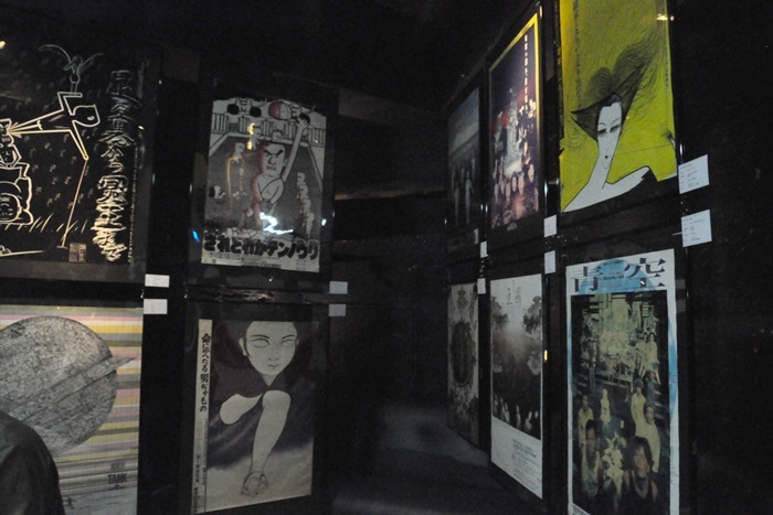 会場内に展示されていた、歴代の維新派公演のポスター。