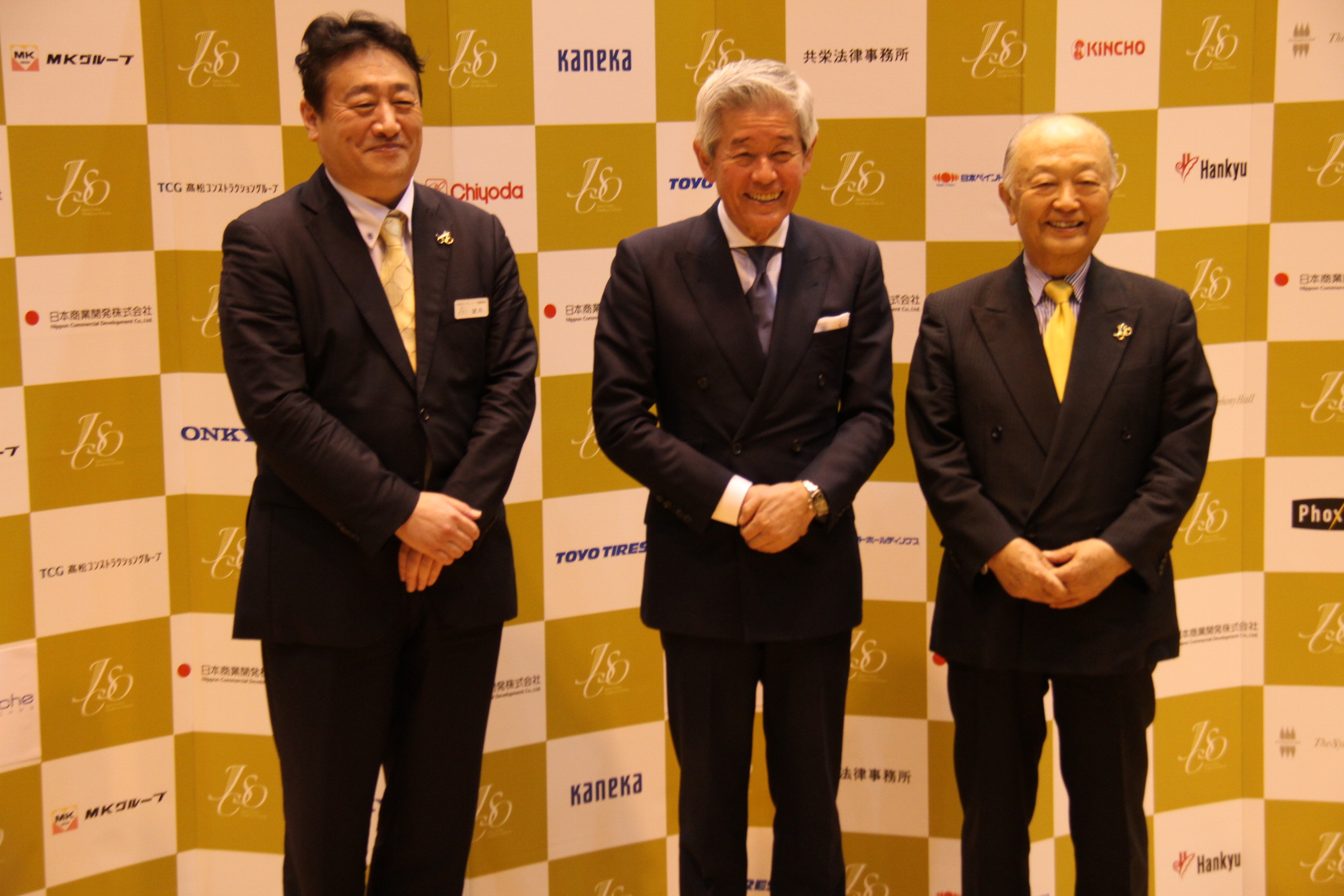 左から望月正樹 楽団長、桜井博志 理事長、水野武夫 前理事長 　(C)H.isojima
