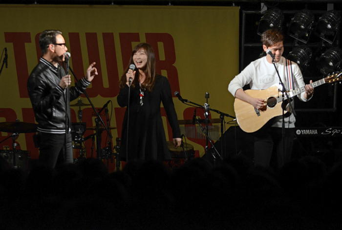 「10CM X TOWER RECORDS SHIBUYA ～10CMリリース記念ライブ『10CMです。』」より 写真提供：KJ MUSIC