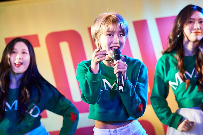 MOMOLAND　ヘビン（写真撮影：上溝恭香） 