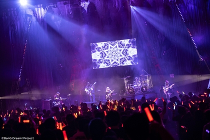 「…ようこそ。Ave Mujicaの世界へ」光を求める5人が見せた圧巻のステージ『Ave Mujica 2nd LIVE「Quaerere Lumina」』レポート