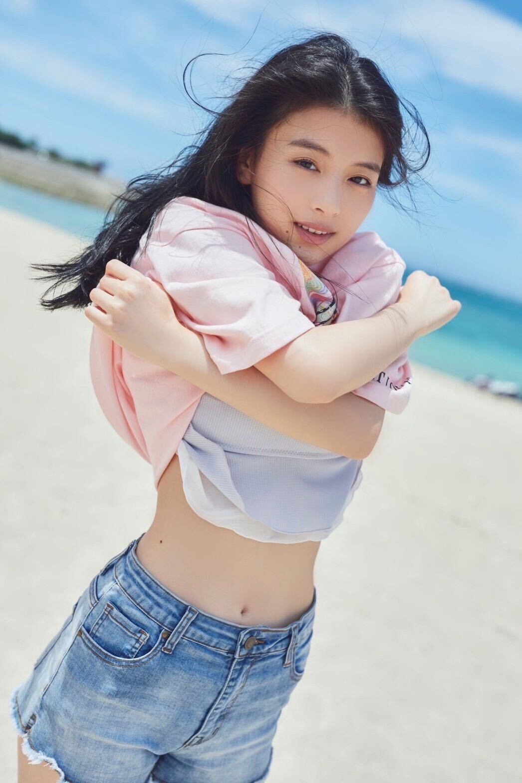 『出口夏希1st写真集 Liberte』 （C）KADOKAWA／写真：熊木優