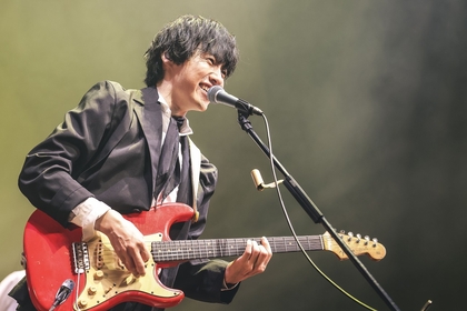 山内総一郎のソロ初ライブを振り返る、「完璧に光が見えました！ まだまだ一緒に旅を続けていきましょう！」