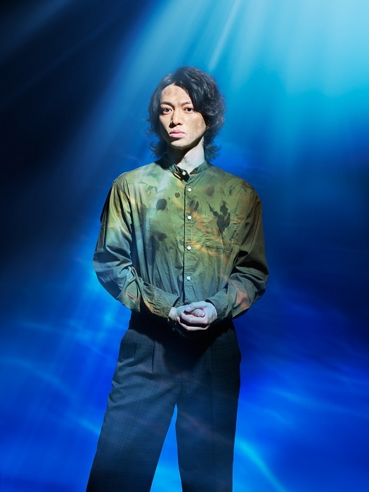 穴沢裕介 (C)舞台「無人島に生きる十六人」プロジェクト