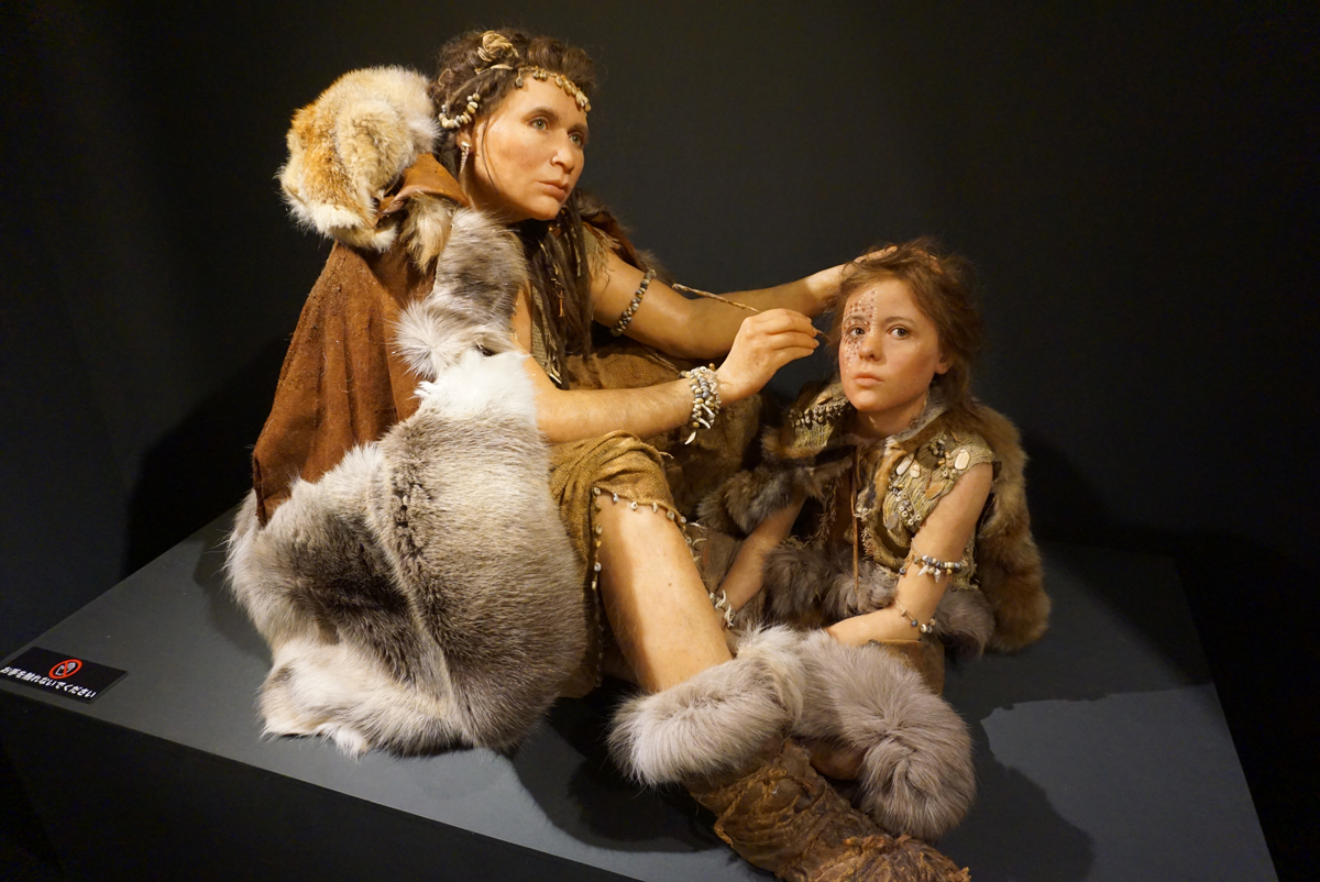 《クロマニョン人》復元模型 © SPL Lascaux international exhibition