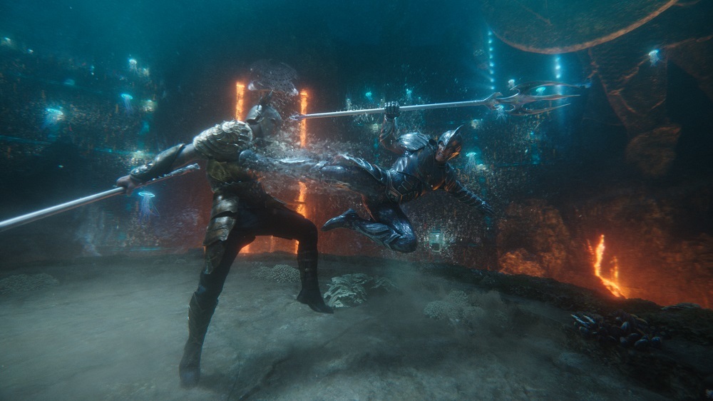 （C）2018 Warner Bros. Ent. All Rights Reserved” “TM & （C） DC Comics”