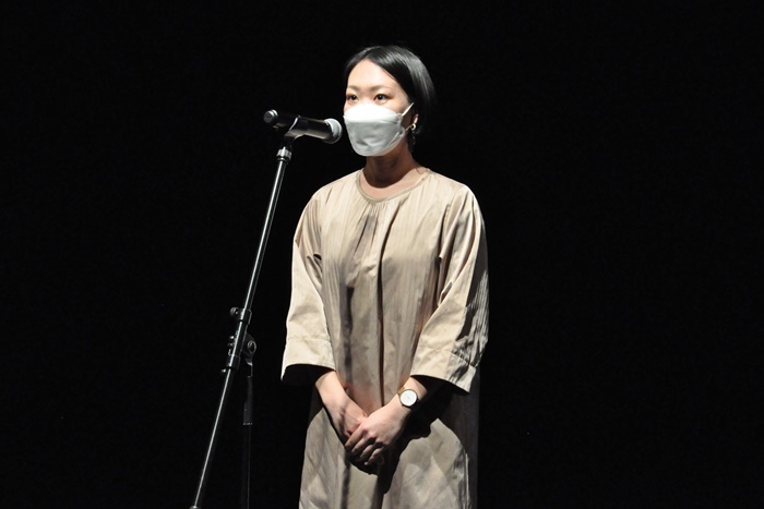提携公演を行う劇団を代表して、京都の劇団「劇団三毛猫座」のnecoが登壇。8/19～21に、21年初演の朗読劇『くじらの昇る海底』の演劇版を上演する。