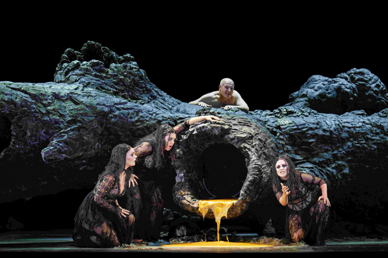 Katharina Konradi (Woglinde) Niamh O’Sullivan (Wellgunde) Marvic Monreal (Flosshilde) Christopher Purves (Alberich)   © 2023 ROH （Photo by Monika Rittershaus）