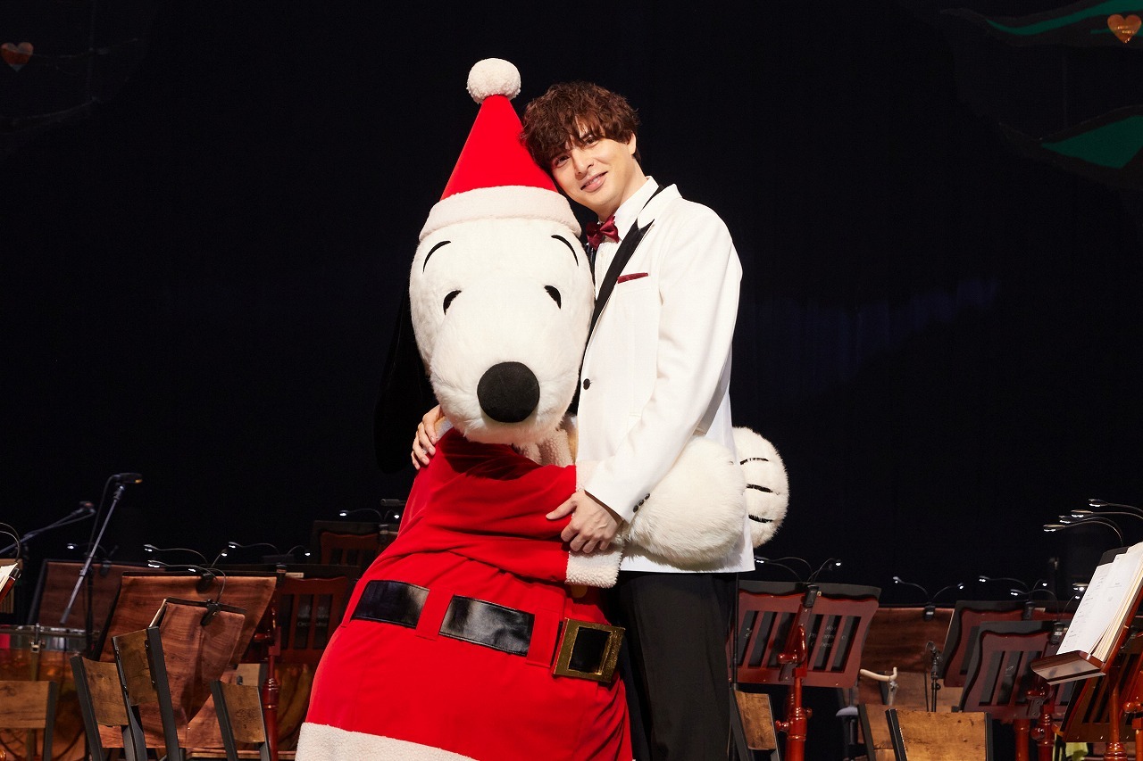 billboard classics×SNOOPY『Magical Christmas Night』（左から）スヌーピー、城田優