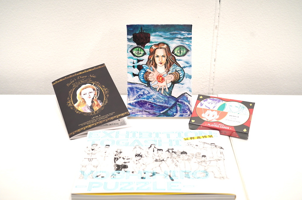 会場で展示さ れる原画や描きおろしイラストを多数収録した公式図録も
