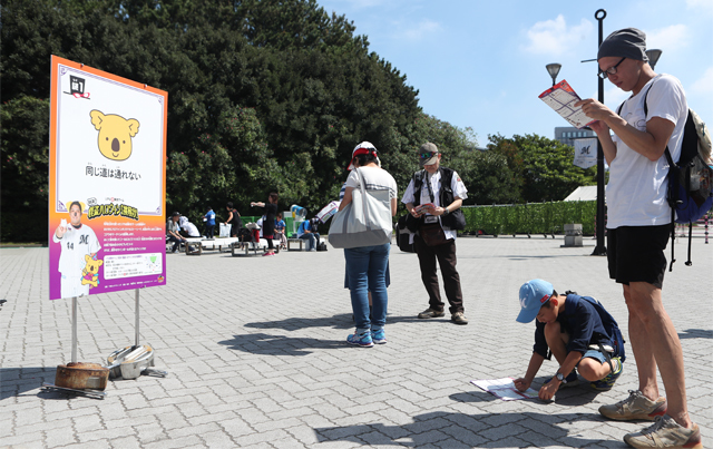 コアラのマーチ探偵団の一員となり、謎を解き明かす「リアル謎解きゲーム」 ※ 画像は昨年の様子