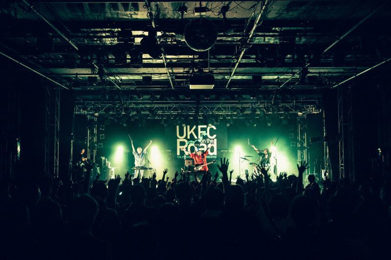 Alexandros]、WurtS、ART-SCHOOL、the telephones、POLYSICS、the shes  gone……新宿での初開催となった『UKFC on the Road 2023』特濃レポート！ | SPICE - エンタメ特化型情報メディア スパイス