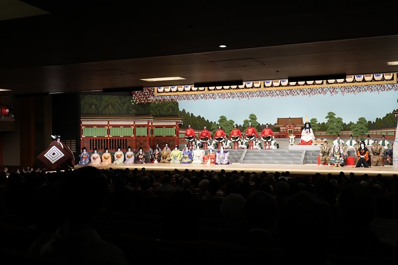 夜の部『暫』（左）鎌倉権五郎=市川團十郎
