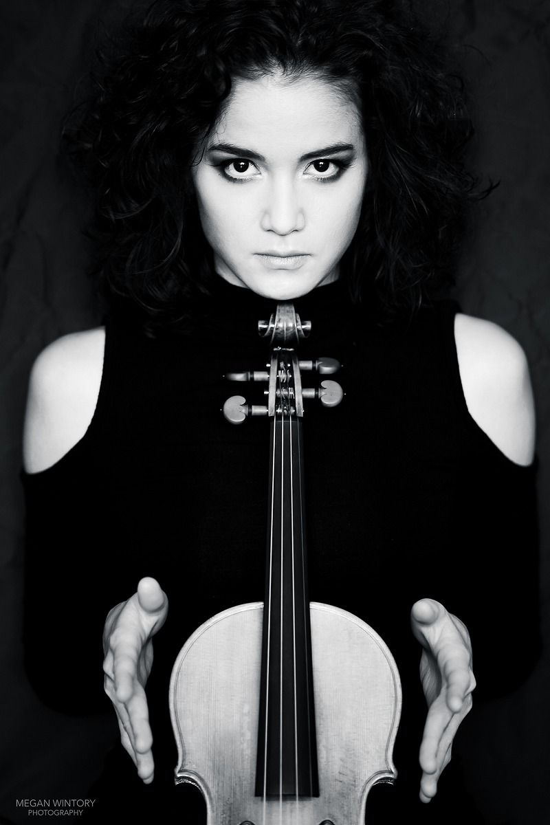 サンディ・キャメロン Guest Violin, Sandy Cameron（photo credit Megan Wintory）