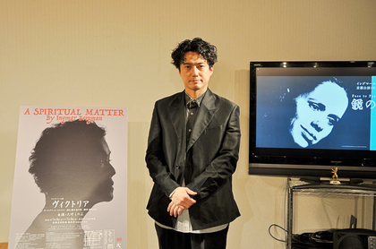 演出家 藤田俊太郎、大竹しのぶ一人芝居『ヴィクトリア』の脚本・ベルイマンを語る「私の人生に決定的な影響を与えた表現者」