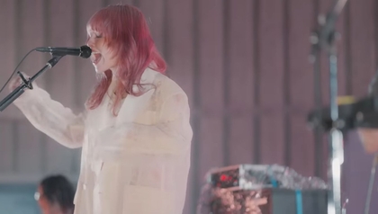 yonige、日比谷公園大音楽堂で披露した新曲「Without you」のライブ映像を公開