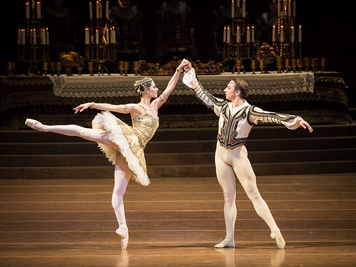 マリア・ヤコヴレワ＆デニス・チェリェヴィチコ  （C）Wiener Staatsballett/Ashley Taylor