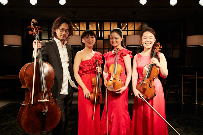 （左から）内田麒麟、伊藤亜美、鈴木舞、安達真理