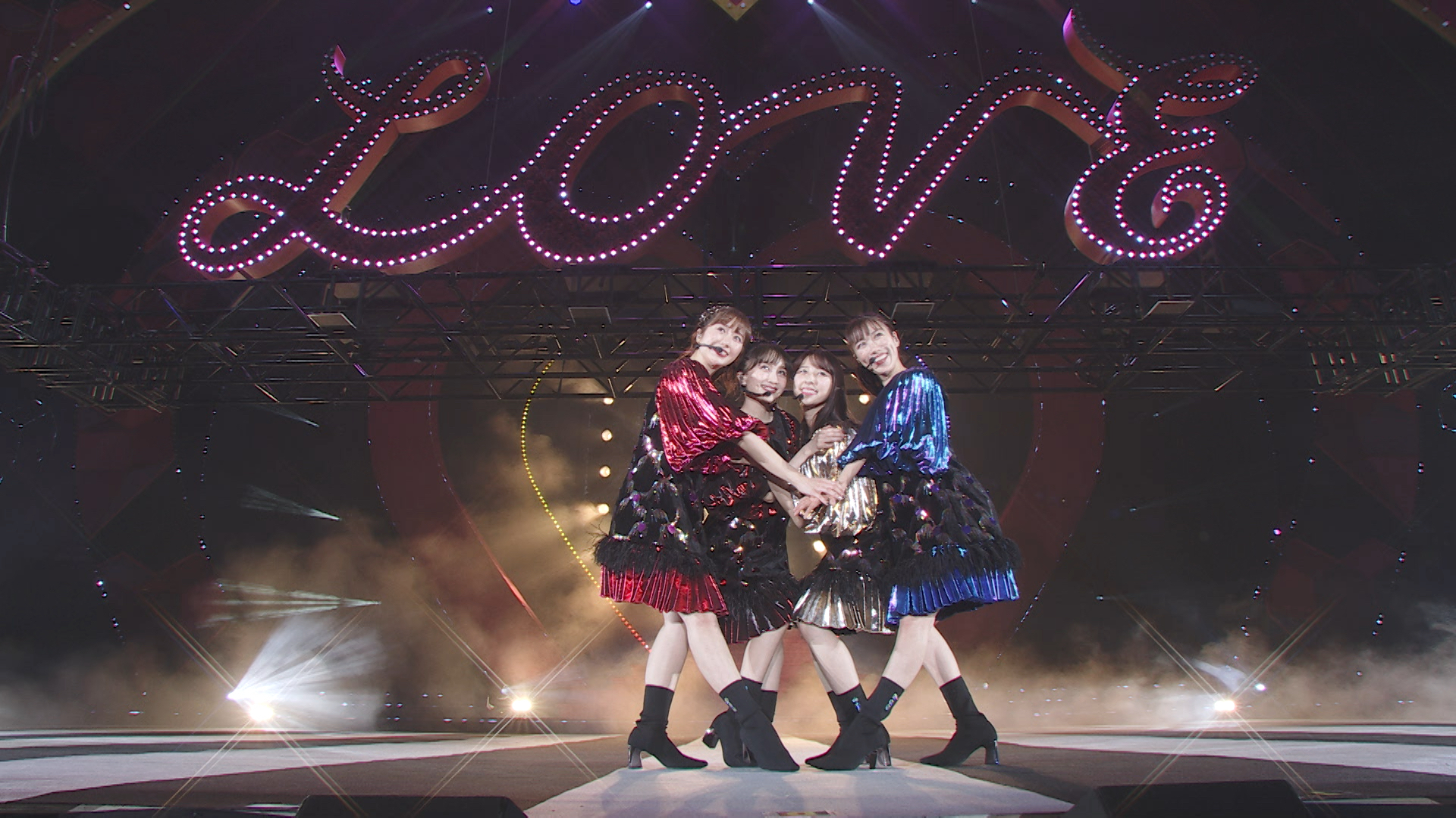 ももいろクローバーZ、2022年のクリスマスライブから「L.O.V.E」映像を 