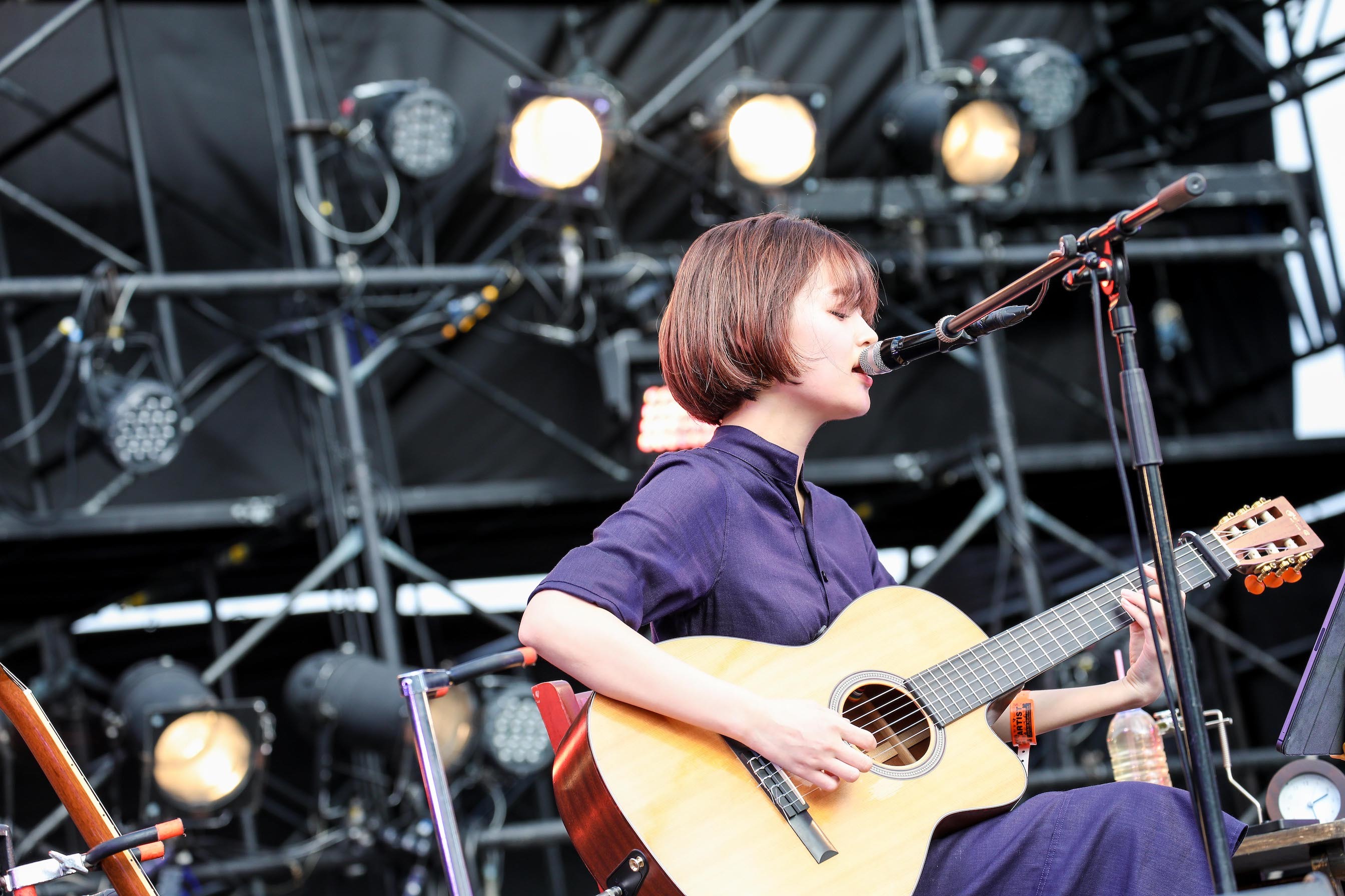 Osaka Genki Park 2日目オフィシャルライブレポート もみじ川広場 Left Stage ーー若手からベテランまで バンドから弾き語りまで 小川のせせらぎと一緒に耳を傾けたステージ Musicman