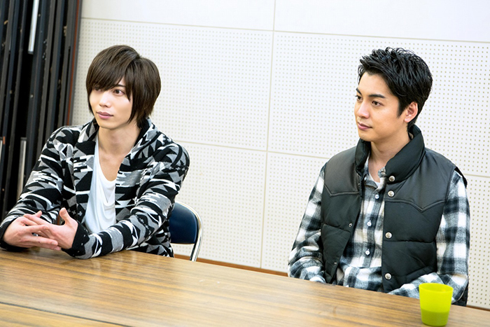 （左から）染谷俊之、大野拓朗 撮影＝高村直希