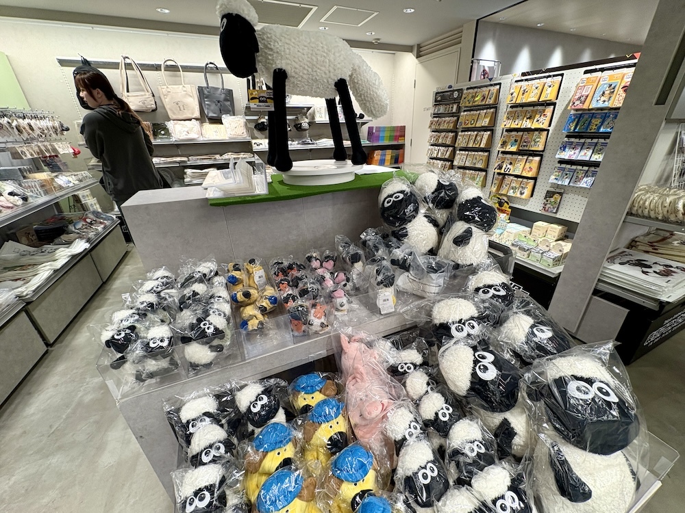 『ひつじのショーン展 with ウォレスとグルミット』ショップ風景