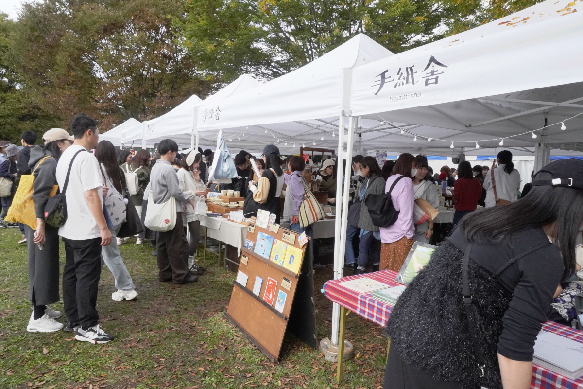 『東京蚤の市’25 AUTUMN』会場風景より