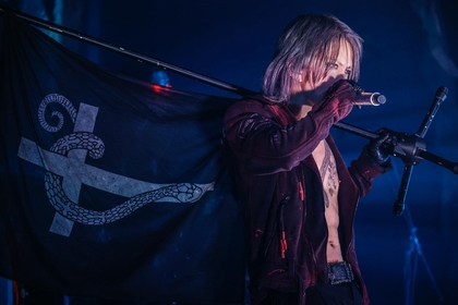 HYDE、狂騒の坩堝と化したKT Zepp Yokohama公演オフィシャルレポート