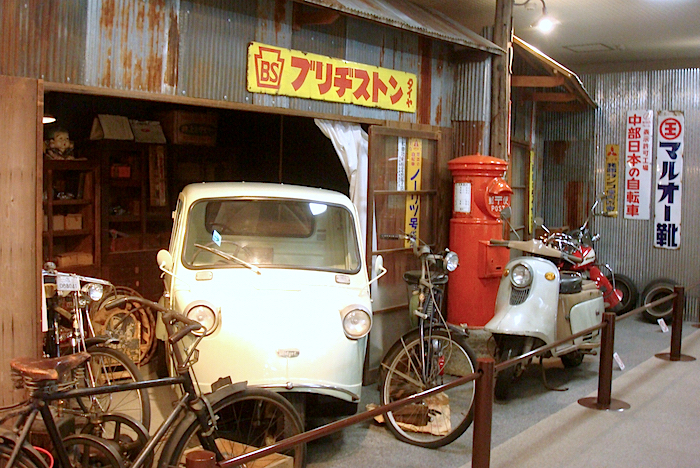 1・2階の「北名古屋市東図書館」から一変、3階に足を踏み入れた途端、昭和の世界へタイムスリップ！