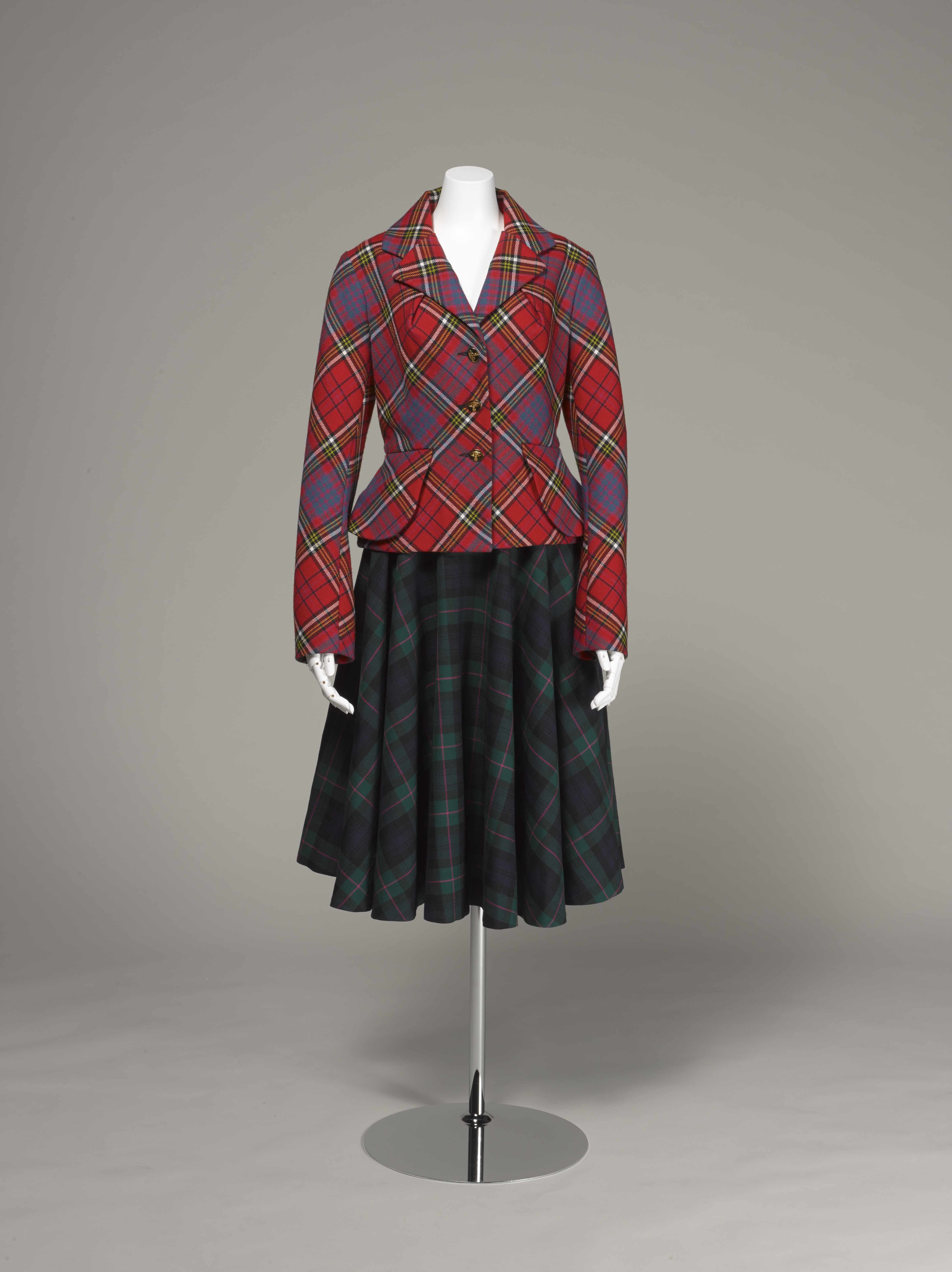 ヴィヴィアン・ウエストウッド <タータン・スーツ> 1993年 神戸ファッション美術館蔵