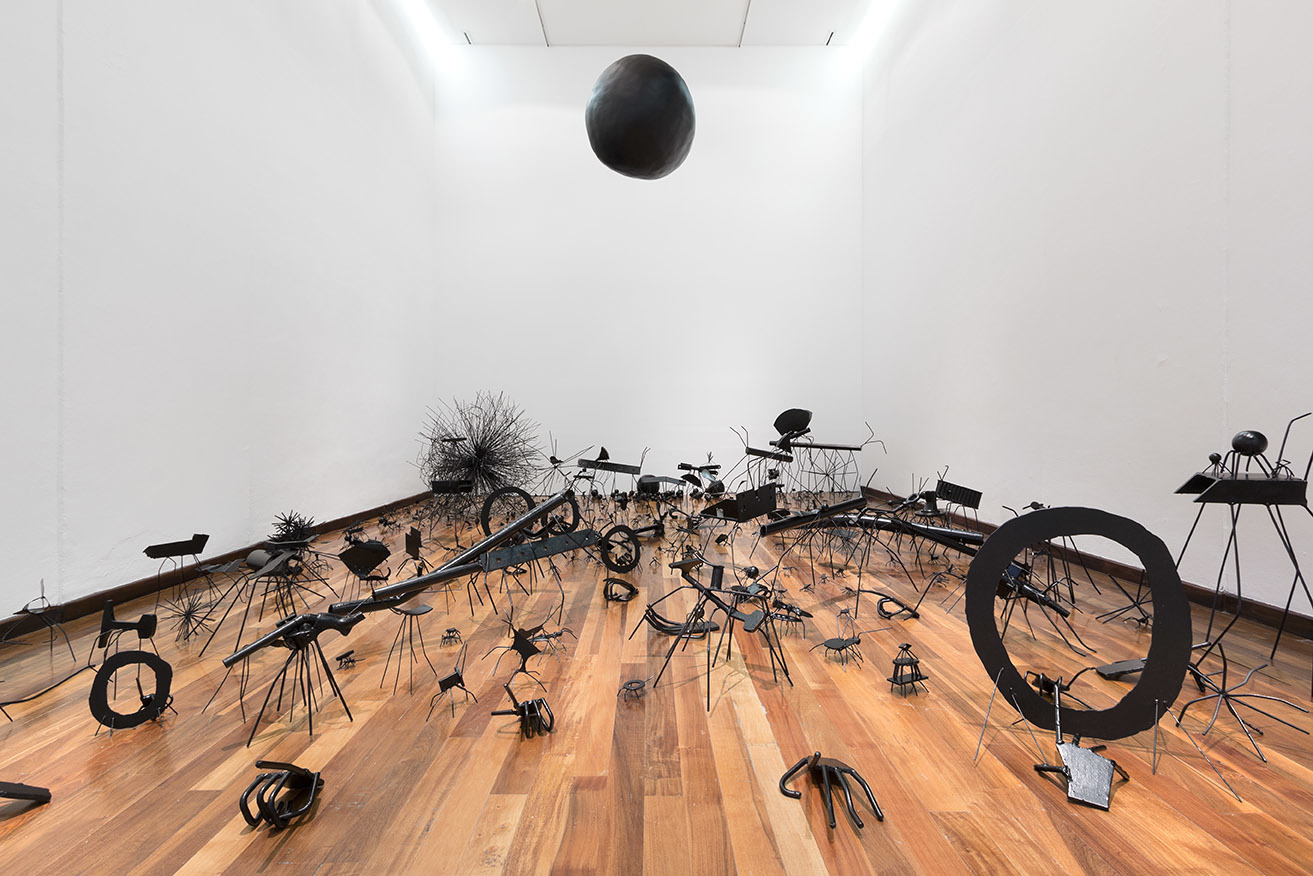 デイヴィッド・シュリグリー「虫―無題（413点の彫刻）」2007 Courtesy: Artist, Stephen Friedman Gallery, London and Galleri Nicolai Wallner, Copenhagen 撮影: Janneth Gil