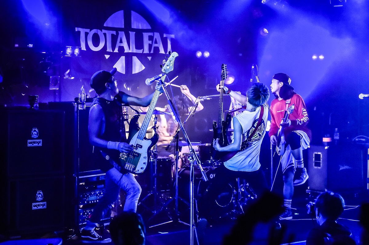 TOTALFAT 撮影＝AZUSA TAKADA