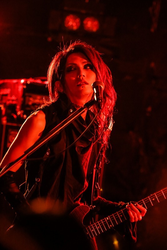 SCREW　撮影＝小財 梨佐