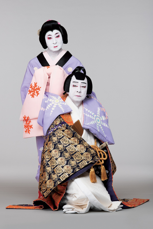 『須磨の写絵』右より在原行平＝中村梅玉、海女松風＝中村魁春 ／(C)松竹