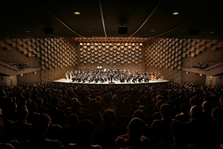 「4オケの4大シンフォニー2021」の舞台は、音楽の殿堂フェスティバルホール 　(C)飯島隆