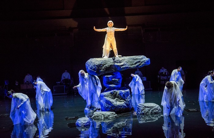 SPAC『アンティゴネ』 ⒸStephanie Berger/ Park Avenue Armory