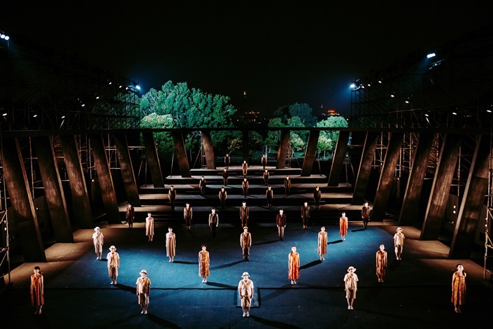 維新派 『AMAHARA～當臺灣灰牛拉背時』 Image by National Kaohsiung Center for the Arts (Weiwuying)