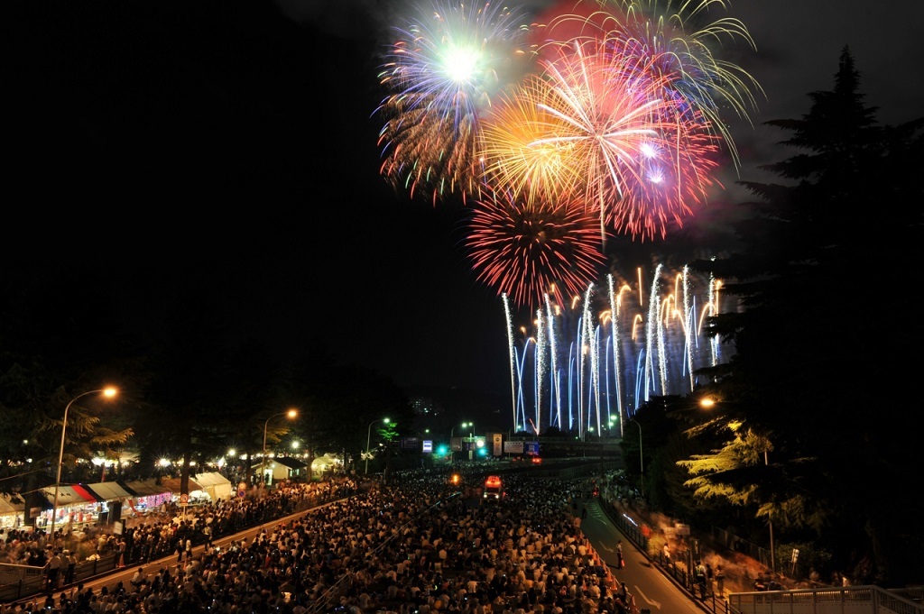 仙台の夜空を彩る 仙台七夕花火祭 天の川を明るく照らす夏の風物詩を見に行こう Spice エンタメ特化型情報メディア スパイス