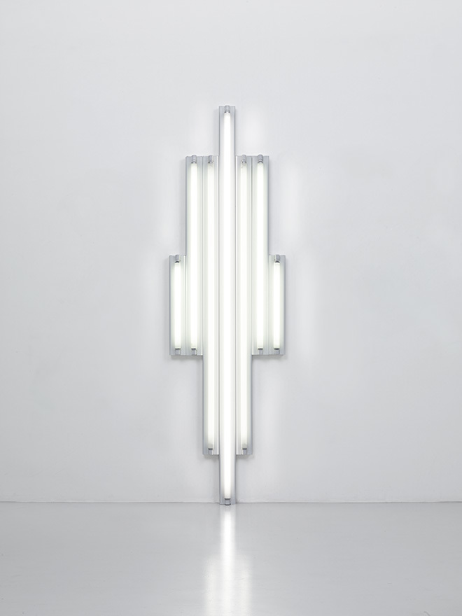 『“Monument” for V. Tatlin (V･タトリンのための“モニュメント”)』（1967年）  7本の白色直管蛍光灯
